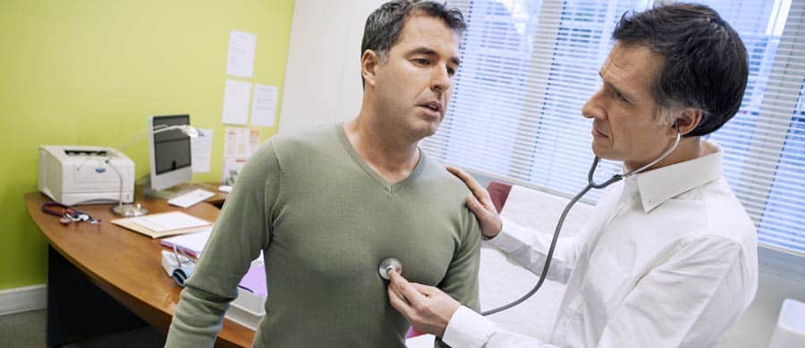 Drug Withdrawal Symptoms: What to Expect in Detox doctor examining a detox client