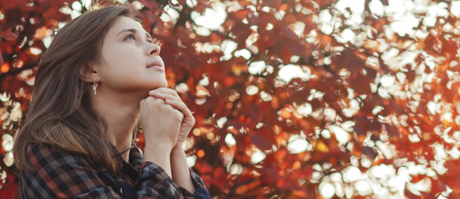 woman prays to God