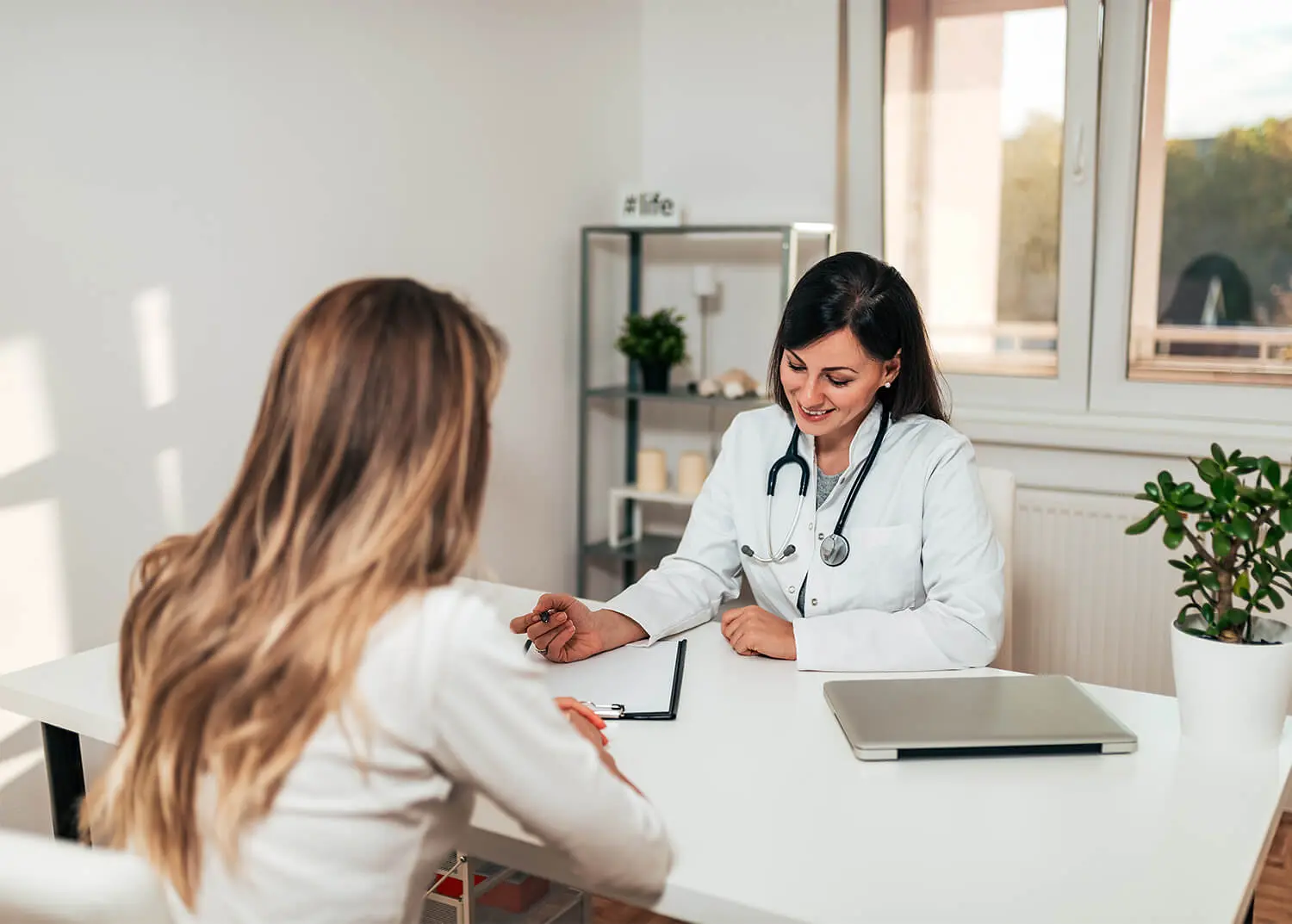 Nurse supporting a patient during outpatient detox treatment at Briarwood Detox Center in San Antonio.