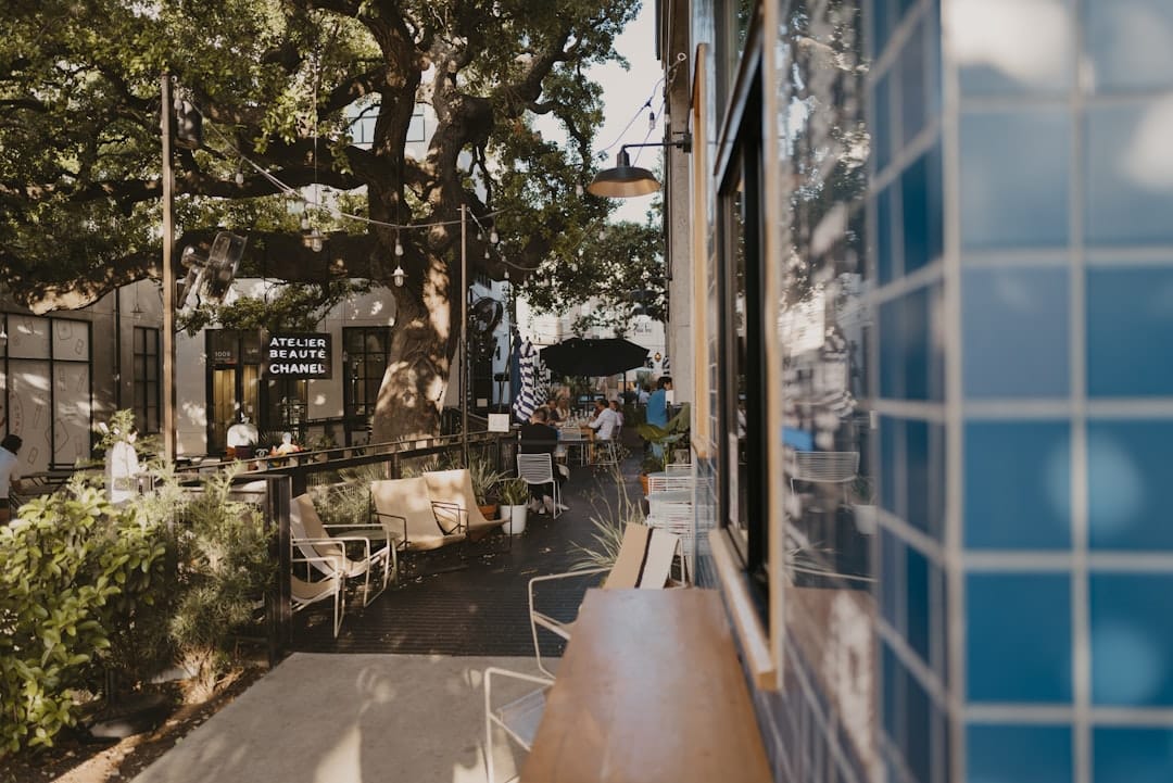 a group of people sitting outside of a restaurant -- Photo by Daniel on Unsplash